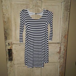 American Eagle Black & White Striped Swing Dress Sz XXS  (P-46)